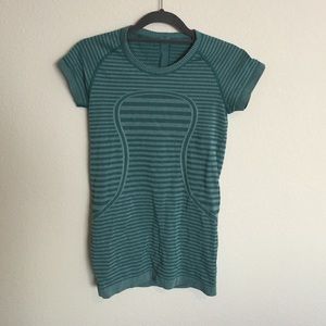 Lululemon scoop neck shirt size 4